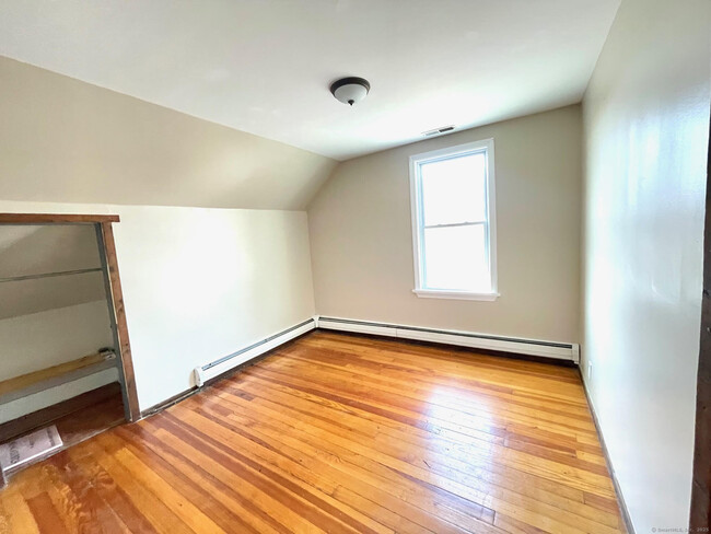 Building Photo - 21 Elm St