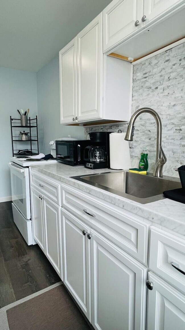 Building Photo - 25 Andem St