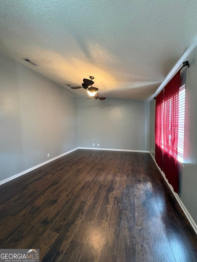 Building Photo - 155 Woodhaven Dr