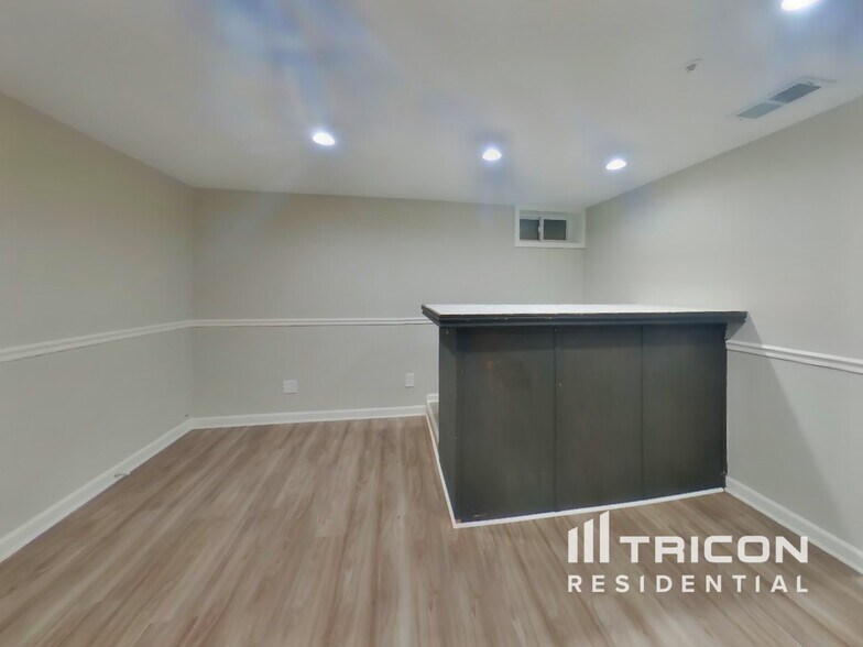 Building Photo - 1513 Cumberland Ct