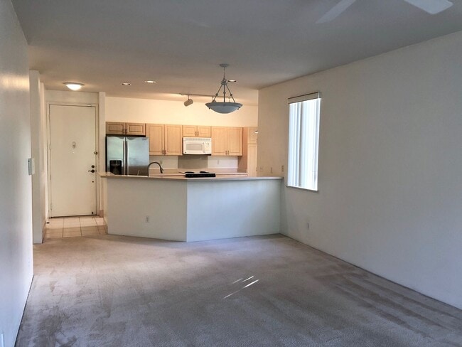 Building Photo - Large 2bd/2ba/2pkg in Terraces of Launani Valley