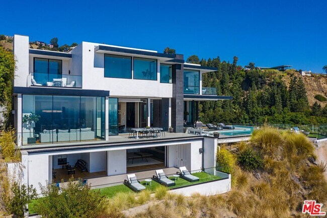 Building Photo - 8366 Sunset View Dr