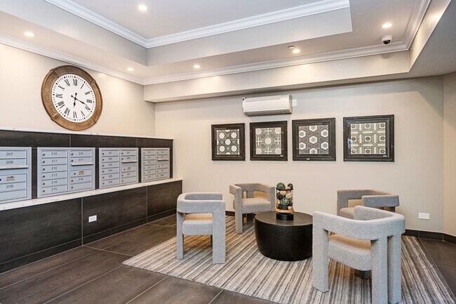 Building Photo - 1610 N Normandy Ave