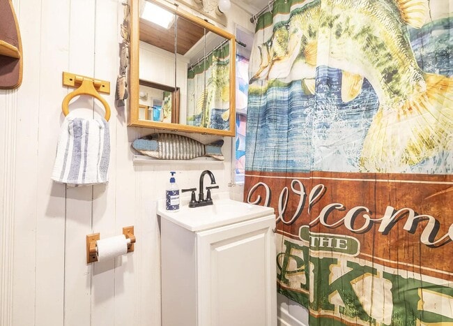 Building Photo - 2555 Melvin Rd