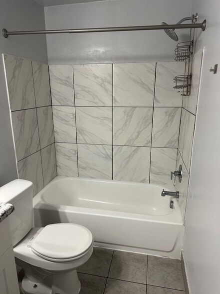 Building Photo - 306 W Royal Land Dr