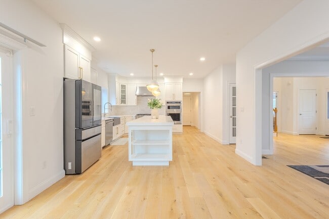 Building Photo - 18 Locust Hill Dr