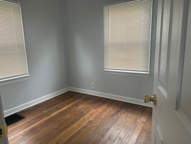 Building Photo - 1629 Kingston Rd