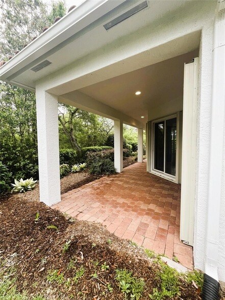 Building Photo - 879 SW Pebble Ln