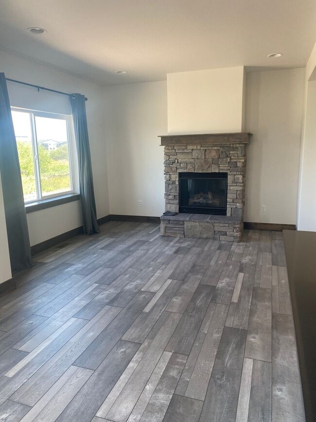 Building Photo - 3 Bed 2 1/2 Bath Condo in Bozeman