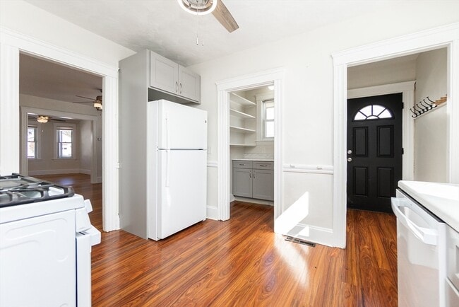 Building Photo - 359 Concord St