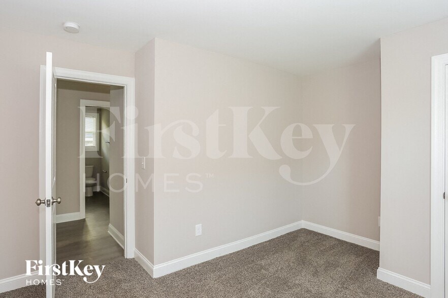 Building Photo - 337 Pecan Ct SW