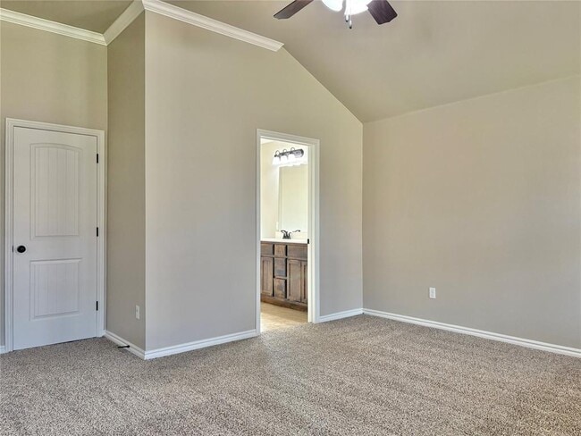 Building Photo - 517 SW 44th St