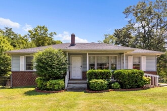 Building Photo - Quaint 3-Bed, 2-Bath Home in Greer – Cozy ...