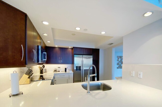 Building Photo - 3000 N Ocean Dr