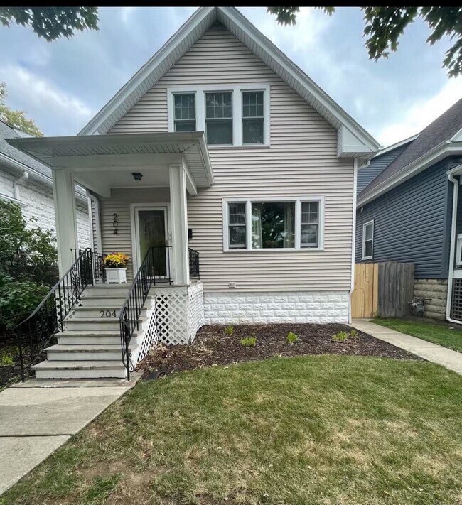 Primary Photo - 204 Lathrop Ave