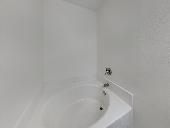 Building Photo - 2037 Vanamen Ct