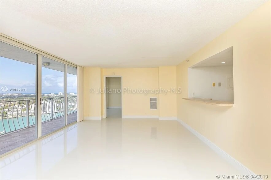 Building Photo - 7601 E Treasure Dr