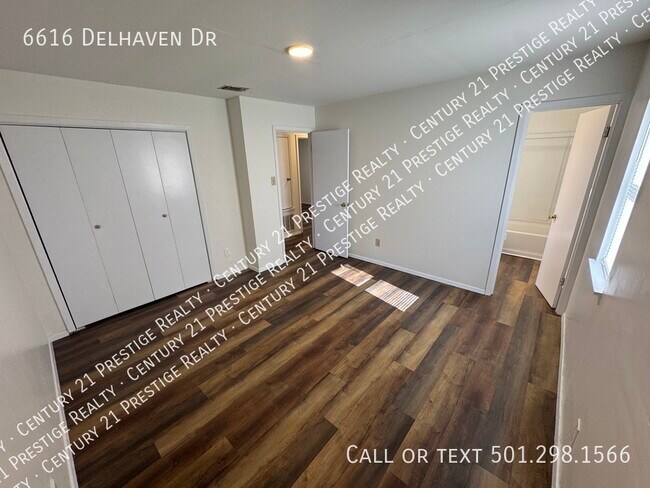 Building Photo - 6616 Delhaven Dr