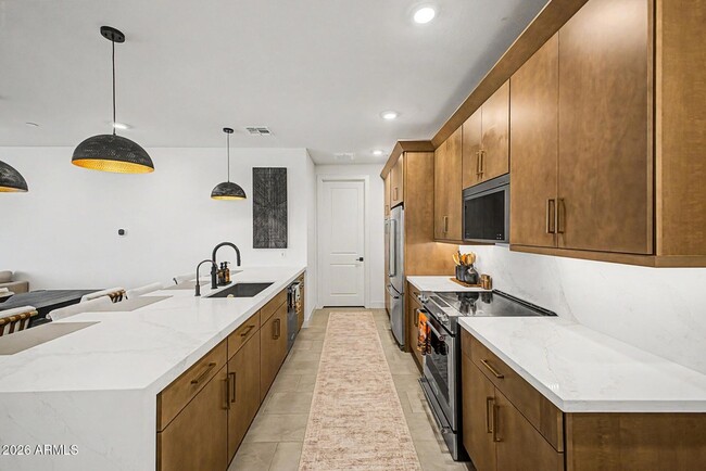Building Photo - 2121 W Sonoran Desert Dr