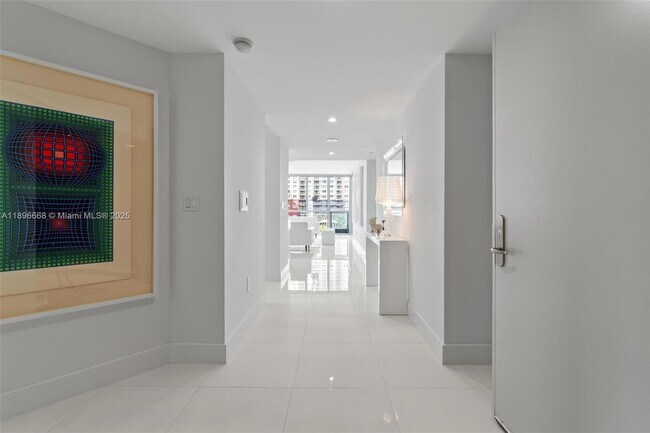 Building Photo - 1331 Brickell Bay Dr