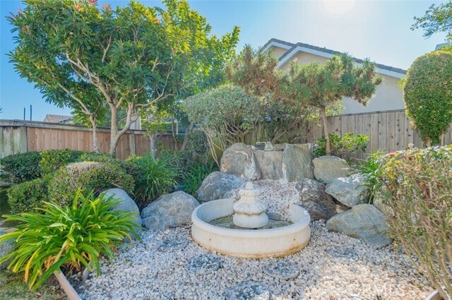 Building Photo - 8 Bayview