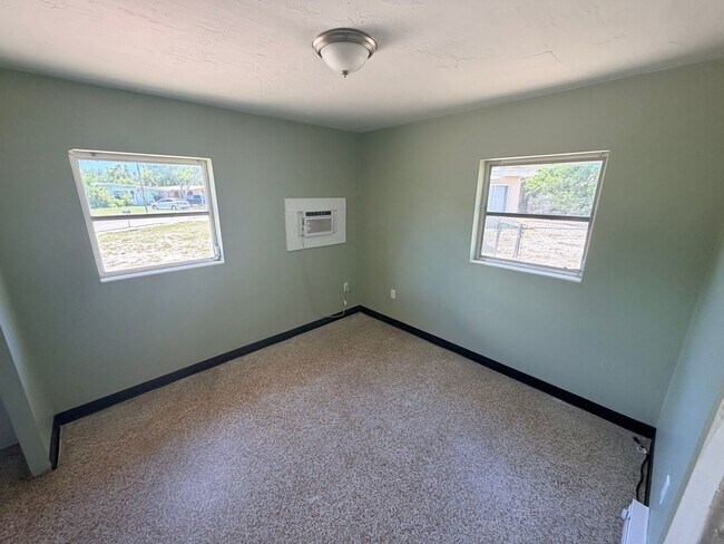 Building Photo - 5403 Tangerine Dr