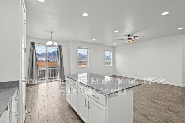 Building Photo - 298 Old Farm Ln