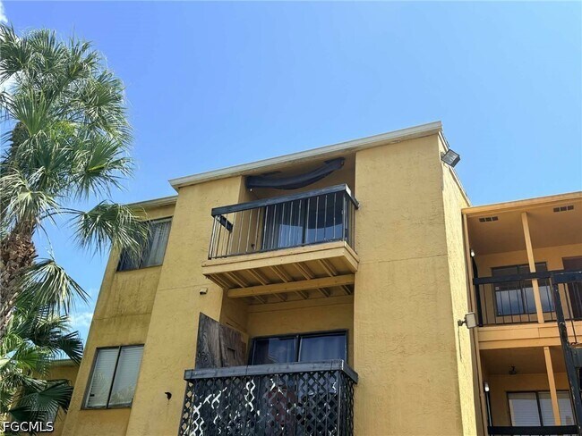 Building Photo - 2905 Winkler Ave