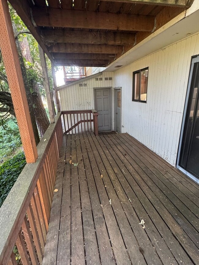 Building Photo - 2 Bedroom in Great S. Eugene Location