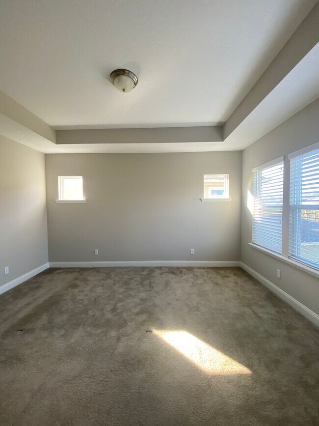Building Photo - Beautiful 3 bedroom, 2.5 bathrooms  located in The Preserve of Oviedo on the Park