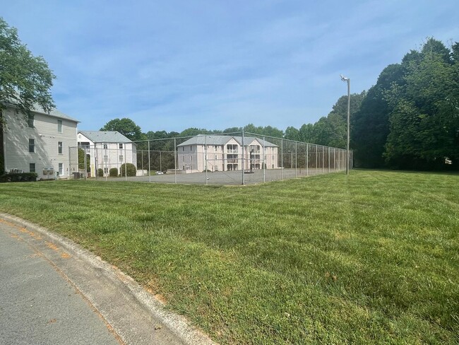 Building Photo - Rosecroft6246-