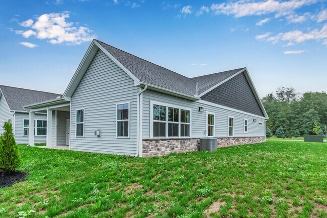 Building Photo - Luxury 3 Bed, 2.5 Bath - Townhome - AVAILABLE Nov. 17, 2025