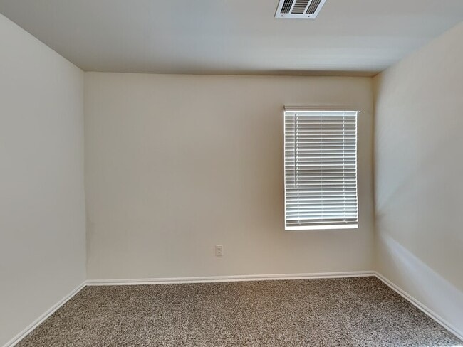 Building Photo - 3420 moraine dr