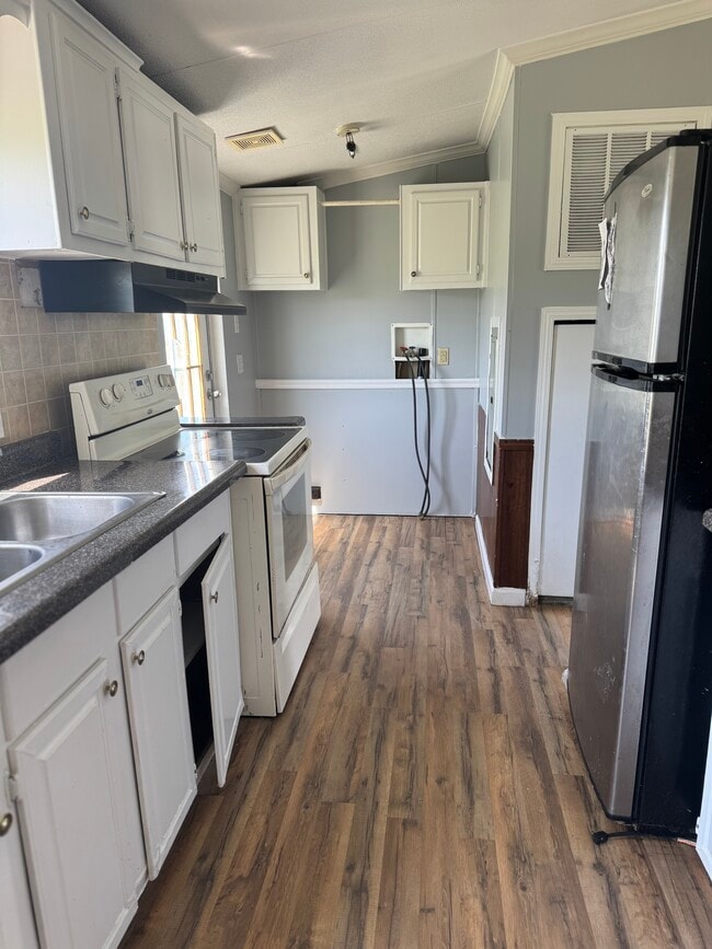 Building Photo - 712 House St