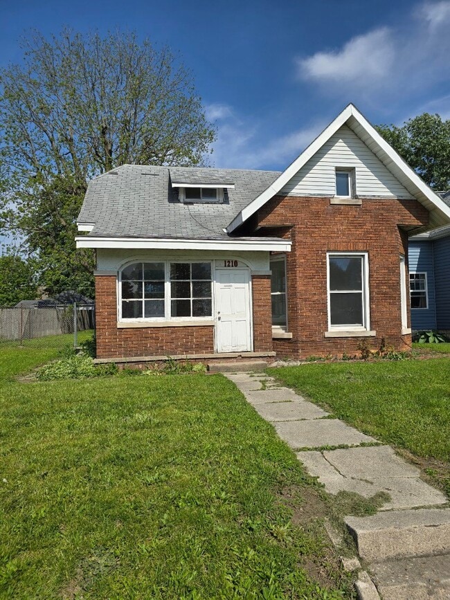 Building Photo - 1210 N Webster St