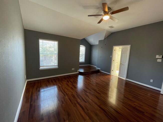 Building Photo - 10312 Yellowstone Dr