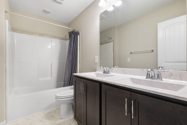 Building Photo - Elegant Home in Oyster Landing