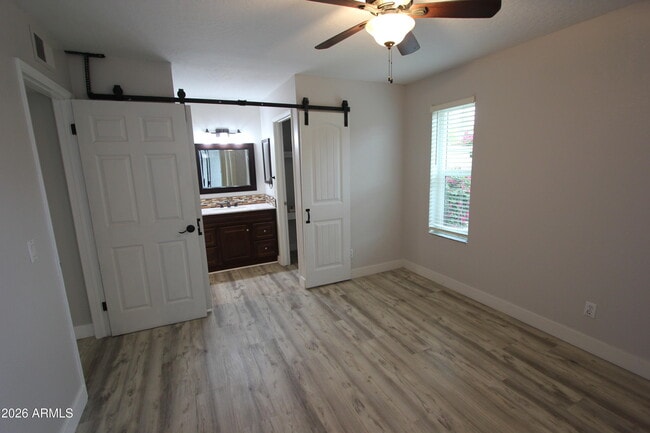 Building Photo - 850 S River Dr