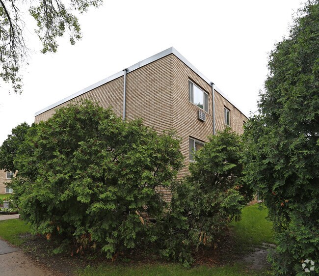 The Vogue Apartments 2030 Brewster St Saint Paul MN 55108 Apartment