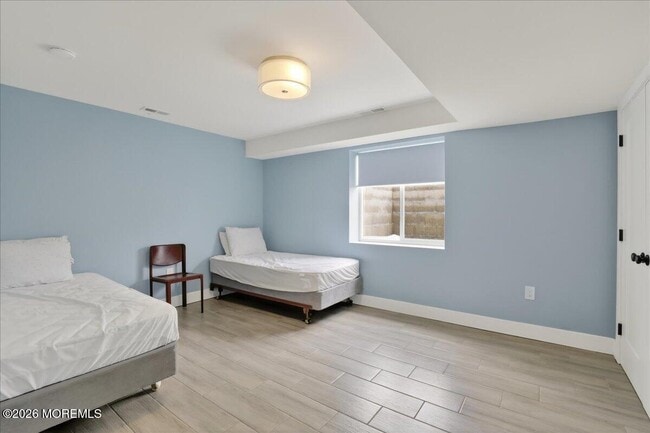 Building Photo - 475 Monmouth Pl