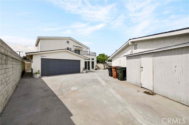 Building Photo - 525 W Woodcrest Ave