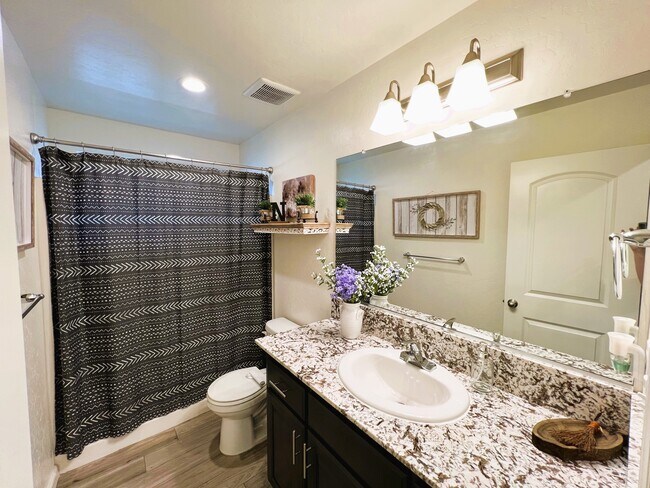 Building Photo - 2331 Vineyard Ct