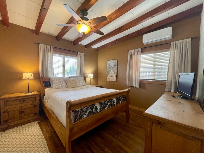 Building Photo - 71590 Juanita Dr