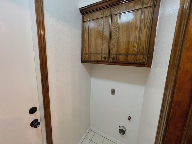 Building Photo - CHARMING 3 BED IN EDMOND!