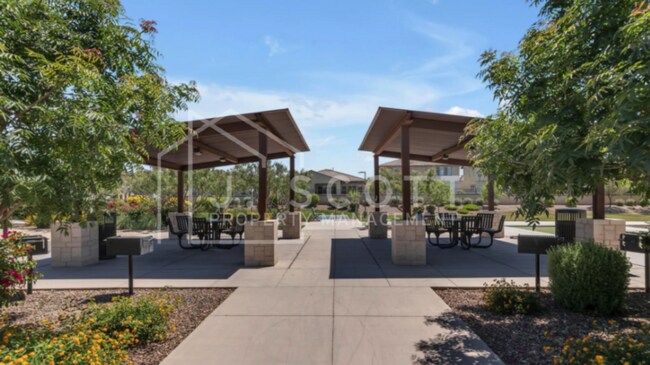 Building Photo - Modern 4-Bedroom Home with Upgraded Kitche...