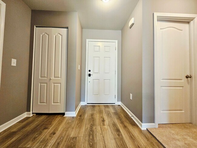 Building Photo - 1420 Demila Dr
