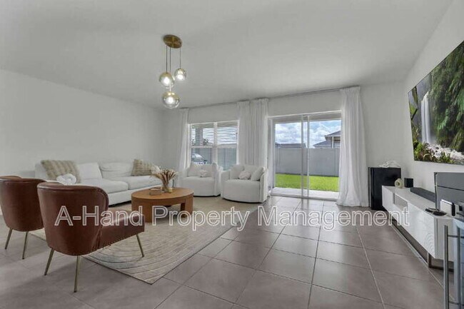Building Photo - 3800 Whitetail Ct