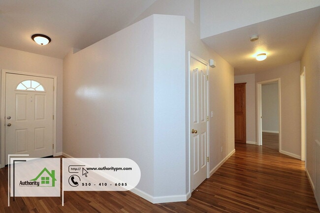 Building Photo - 1883 Yahi Ln