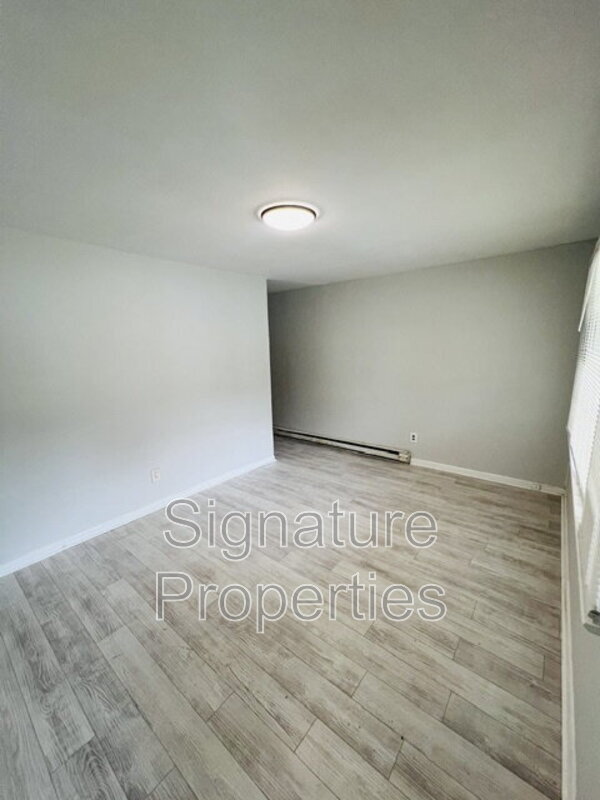 Building Photo - 1221 Montgomery Ave