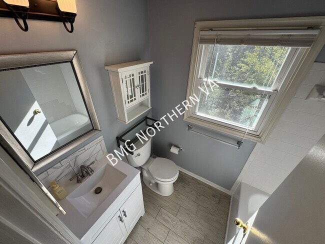 Building Photo - 7343 Rokeby Dr